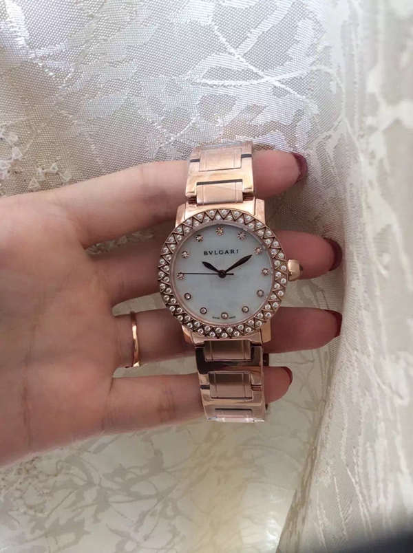 ブルガリ時計正面デザイン